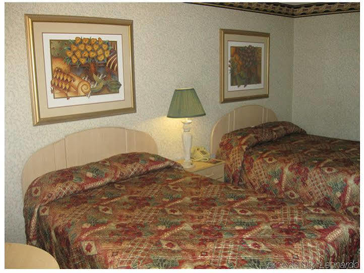 Scottish Inn Augusta Quarto foto